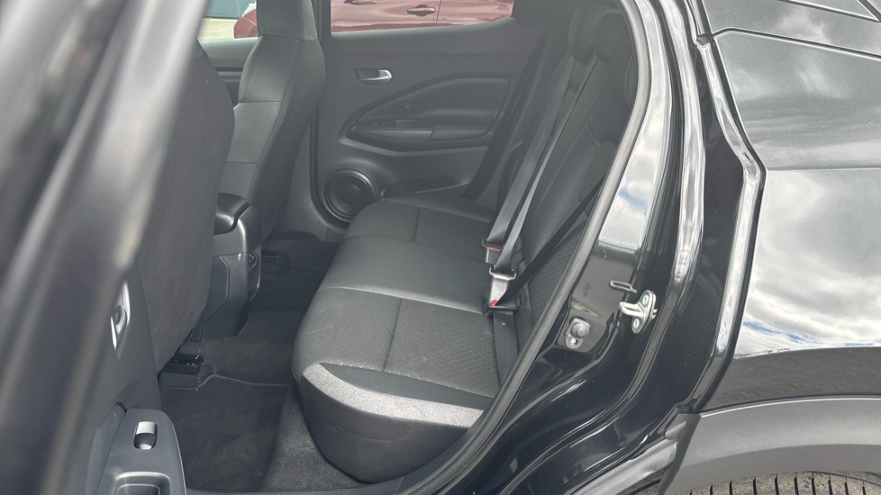 Nissan Juke 1.0 DiG-T N-Connecta 5dr Petrol Hatchback - Image 16