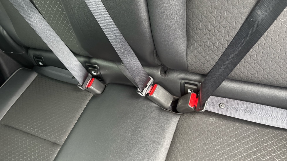 Nissan Juke 1.0 DiG-T N-Connecta 5dr Petrol Hatchback - Image 17