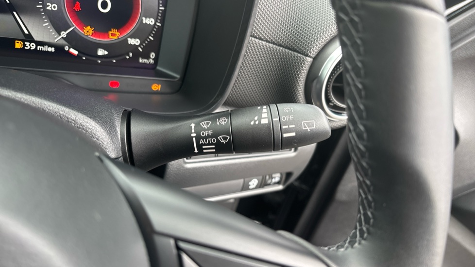 Nissan Juke 1.0 DiG-T N-Connecta 5dr Petrol Hatchback - Image 27