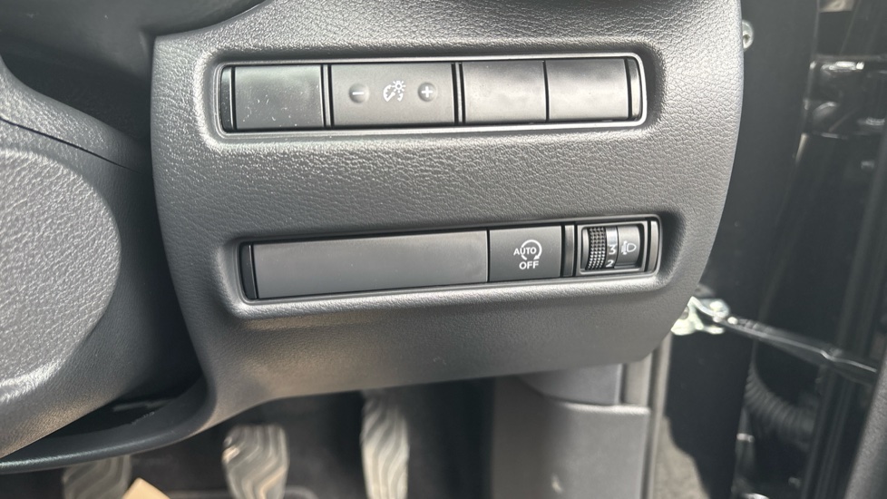 Nissan Juke 1.0 DiG-T N-Connecta 5dr Petrol Hatchback - Image 28