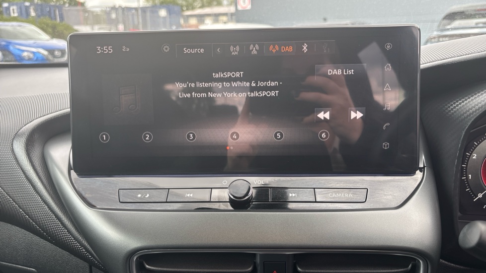 Nissan Juke 1.0 DiG-T N-Connecta 5dr Petrol Hatchback - Image 30