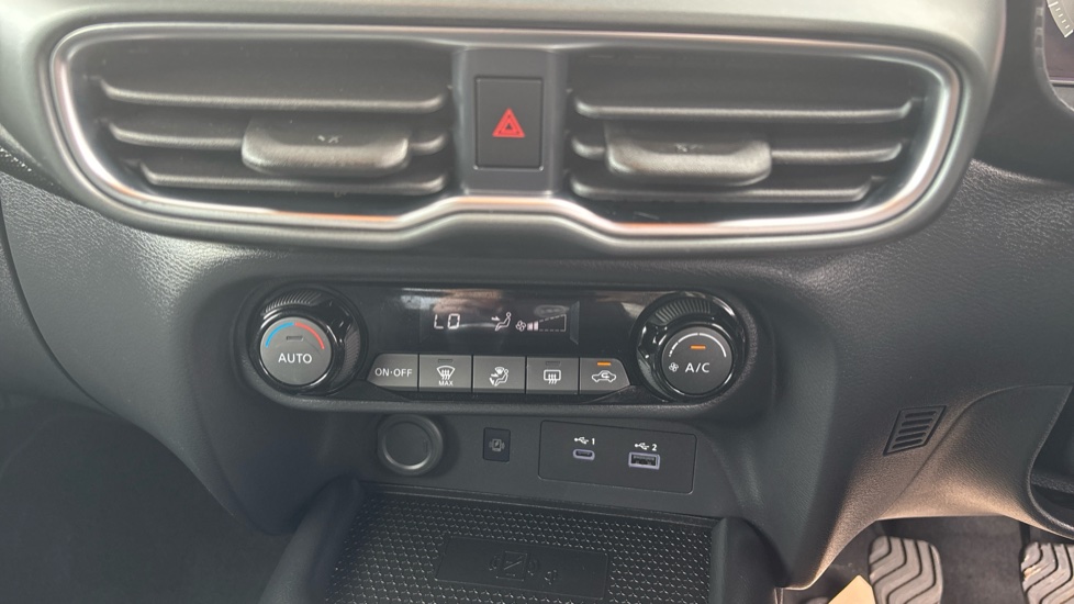 Nissan Juke 1.0 DiG-T N-Connecta 5dr Petrol Hatchback - Image 33