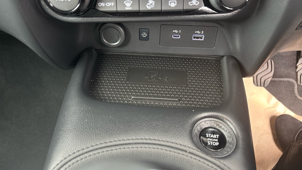 Nissan Juke 1.0 DiG-T N-Connecta 5dr Petrol Hatchback - Image 34