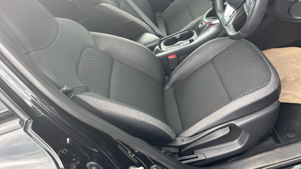 Nissan Juke 1.0 DiG-T N-Connecta 5dr Petrol Hatchback - Image 41