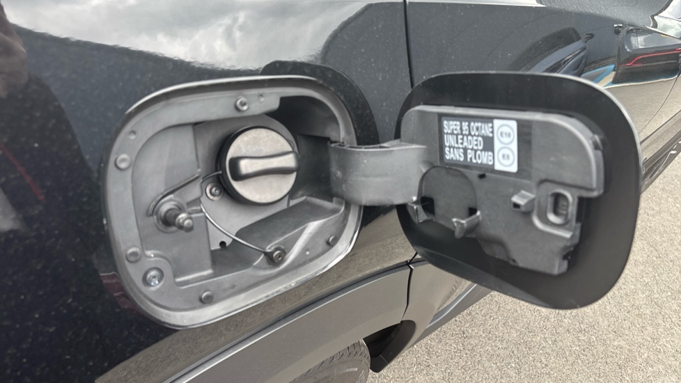 Nissan Juke 1.0 DiG-T N-Connecta 5dr Petrol Hatchback - Image 45