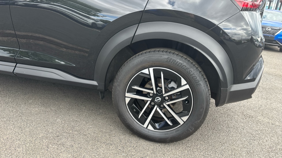 Nissan Juke 1.0 DiG-T N-Connecta 5dr Petrol Hatchback - Image 48