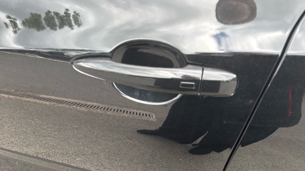 Nissan Juke 1.0 DiG-T N-Connecta 5dr Petrol Hatchback - Image 49