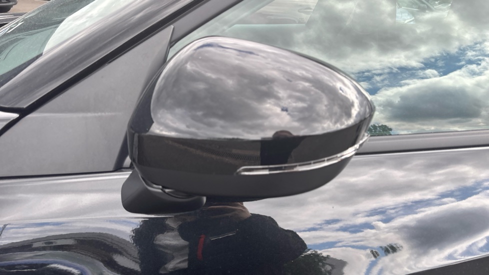 Nissan Juke 1.0 DiG-T N-Connecta 5dr Petrol Hatchback - Image 50