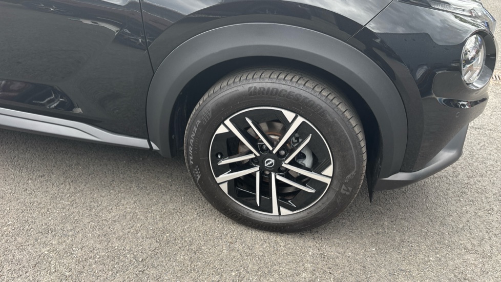 Nissan Juke 1.0 DiG-T N-Connecta 5dr Petrol Hatchback - Image 52