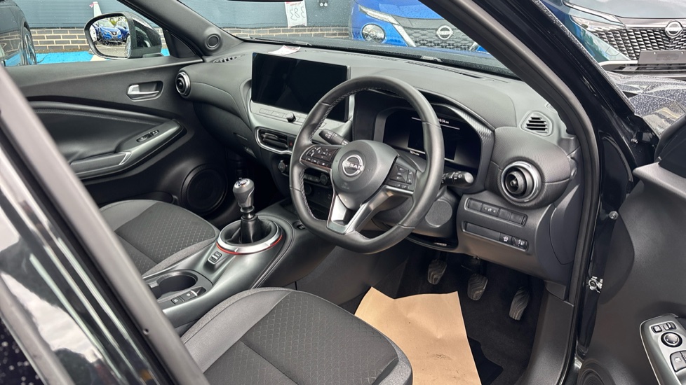 Nissan Juke 1.0 DiG-T N-Connecta 5dr Petrol Hatchback - Image 11