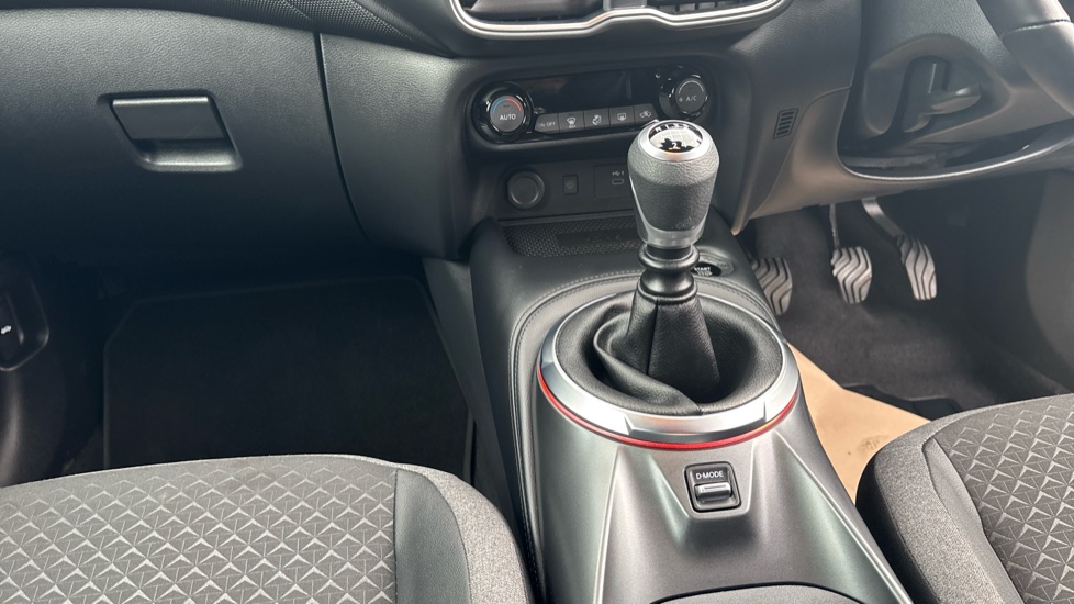 Nissan Juke 1.0 DiG-T N-Connecta 5dr Petrol Hatchback - Image 13