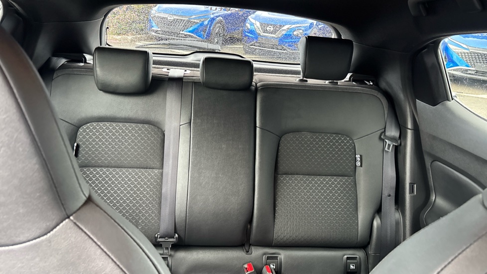 Nissan Juke 1.0 DiG-T N-Connecta 5dr Petrol Hatchback - Image 15