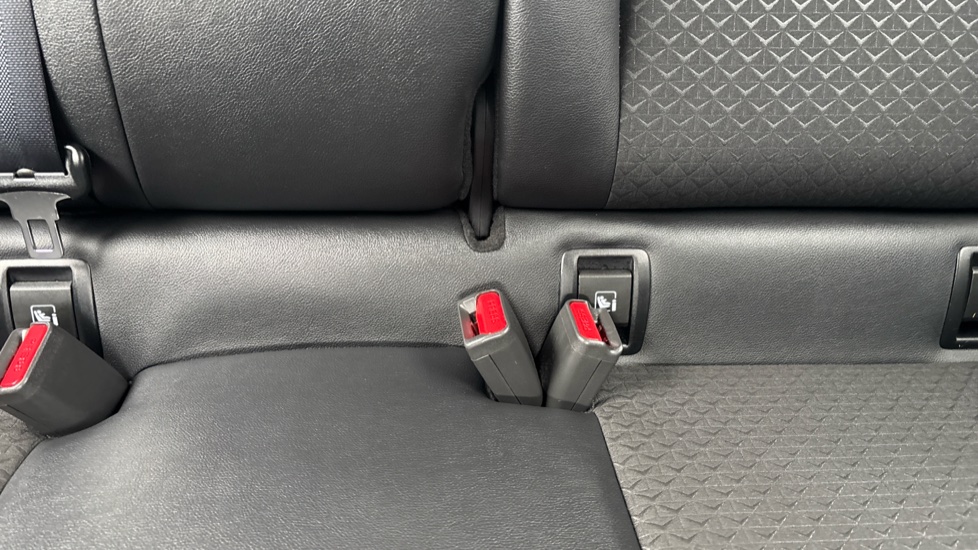 Nissan Juke 1.0 DiG-T N-Connecta 5dr Petrol Hatchback - Image 17