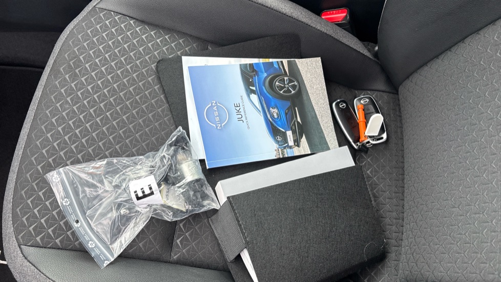 Nissan Juke 1.0 DiG-T N-Connecta 5dr Petrol Hatchback - Image 19