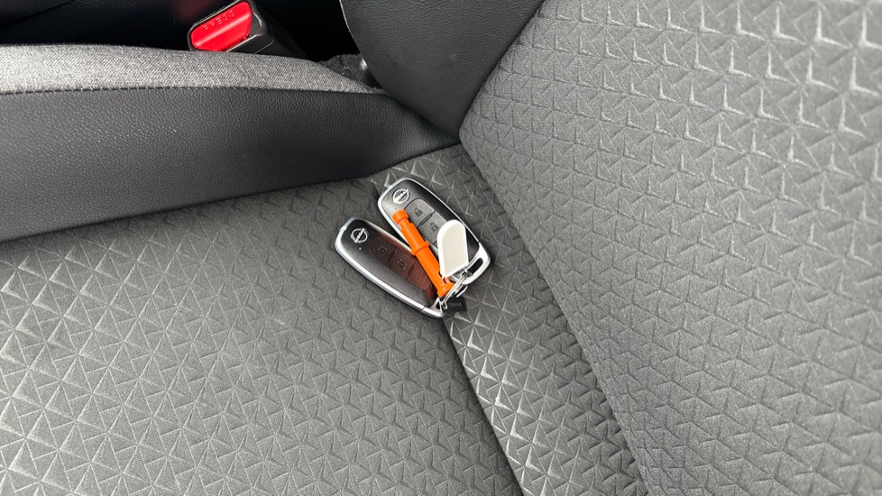 Nissan Juke 1.0 DiG-T N-Connecta 5dr Petrol Hatchback - Image 20