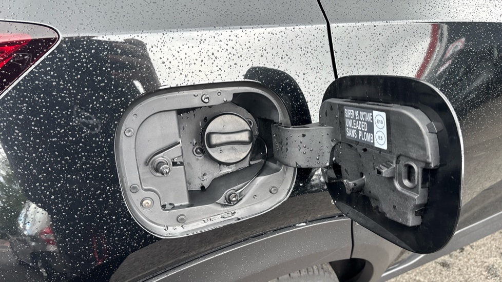 Nissan Juke 1.0 DiG-T N-Connecta 5dr Petrol Hatchback - Image 22
