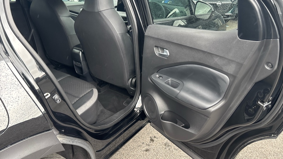 Nissan Juke 1.0 DiG-T N-Connecta 5dr Petrol Hatchback - Image 25