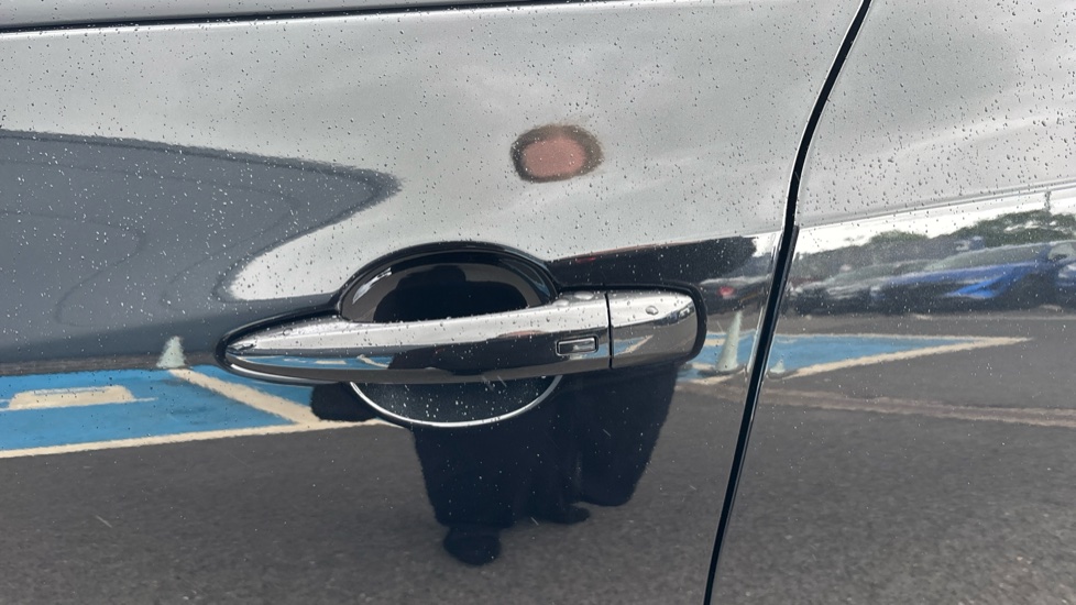 Nissan Juke 1.0 DiG-T N-Connecta 5dr Petrol Hatchback - Image 32
