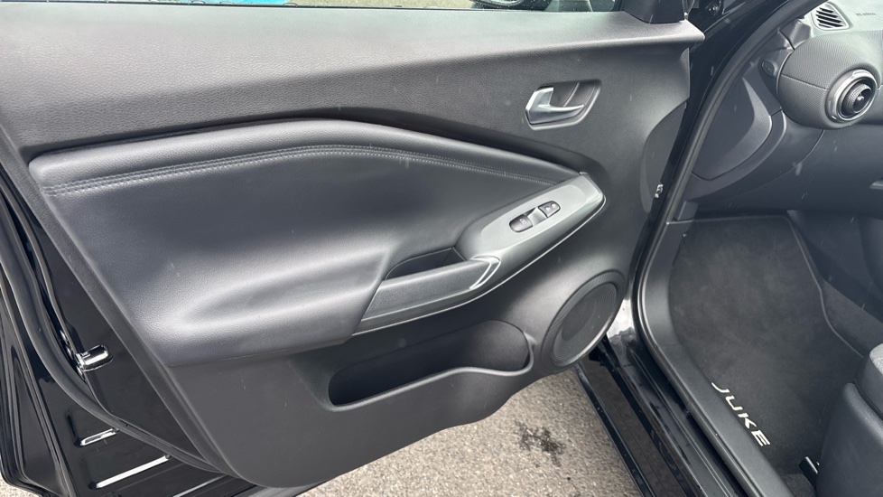 Nissan Juke 1.0 DiG-T N-Connecta 5dr Petrol Hatchback - Image 34