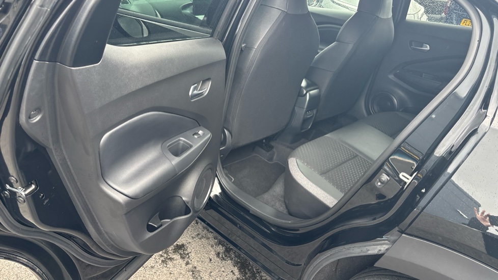 Nissan Juke 1.0 DiG-T N-Connecta 5dr Petrol Hatchback - Image 36
