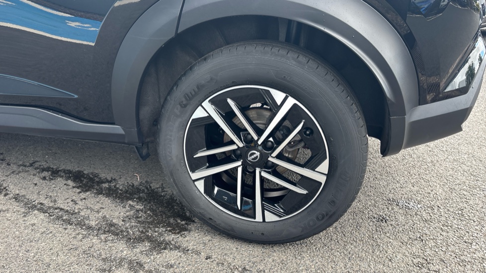 Nissan Juke 1.0 DiG-T N-Connecta 5dr Petrol Hatchback - Image 38