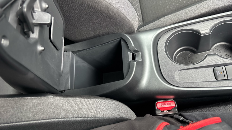 Nissan Juke 1.0 DiG-T N-Connecta 5dr Petrol Hatchback - Image 47