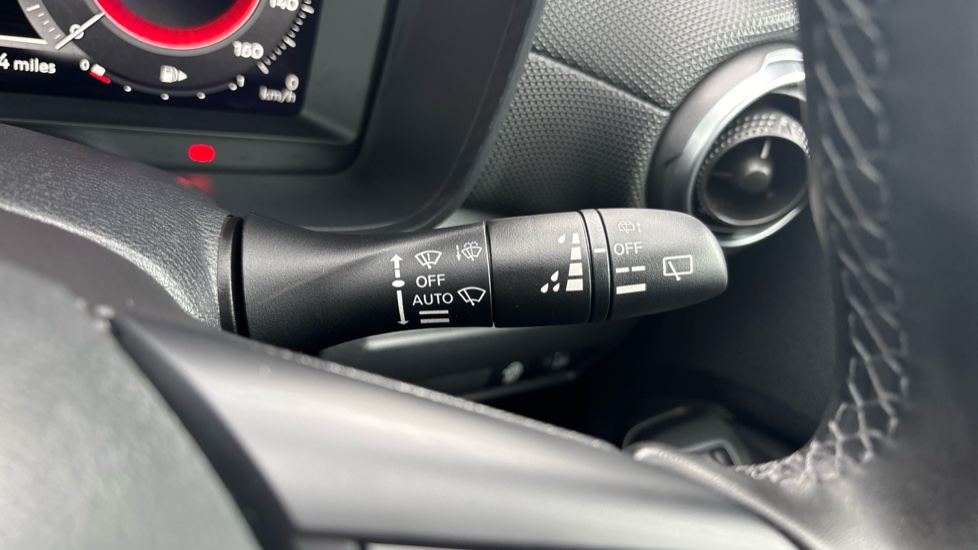 Nissan Juke 1.0 DiG-T N-Connecta 5dr Petrol Hatchback - Image 52