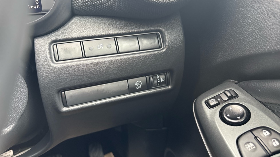 Nissan Juke 1.0 DiG-T N-Connecta 5dr Petrol Hatchback - Image 60