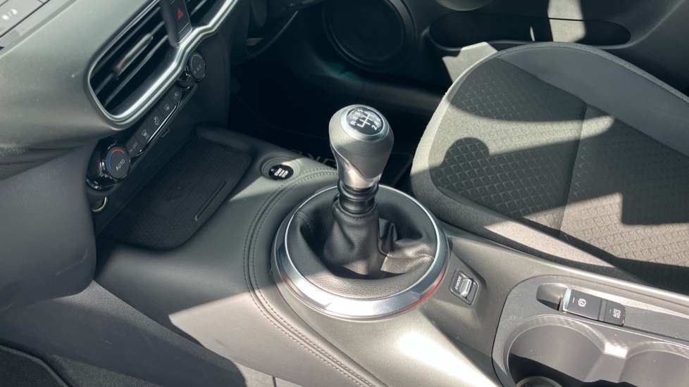 Nissan Juke 1.0 DiG-T N-Connecta 5dr Petrol Hatchback - Image 13