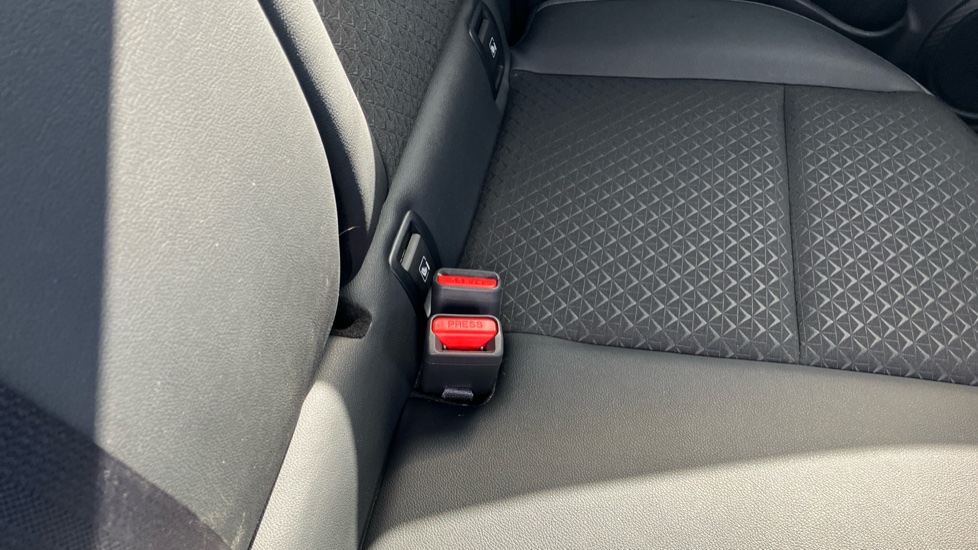 Nissan Juke 1.0 DiG-T N-Connecta 5dr Petrol Hatchback - Image 17