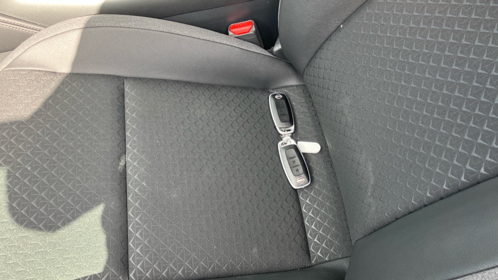 Nissan Juke 1.0 DiG-T N-Connecta 5dr Petrol Hatchback - Image 20