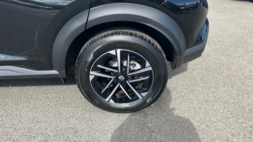 Nissan Juke 1.0 DiG-T N-Connecta 5dr Petrol Hatchback - Image 23