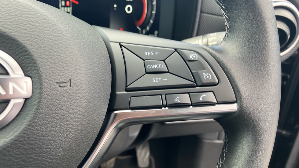Nissan Juke 1.0 DiG-T N-Connecta 5dr Petrol Hatchback - Image 31
