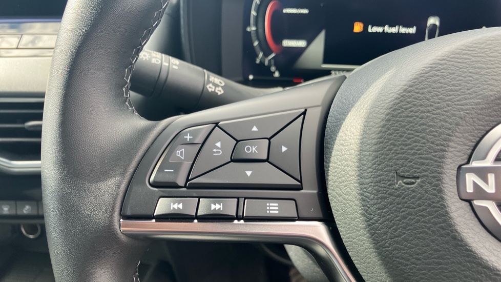 Nissan Juke 1.0 DiG-T N-Connecta 5dr Petrol Hatchback - Image 32