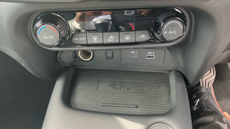 Nissan Juke 1.0 DiG-T N-Connecta 5dr Petrol Hatchback - Image 33