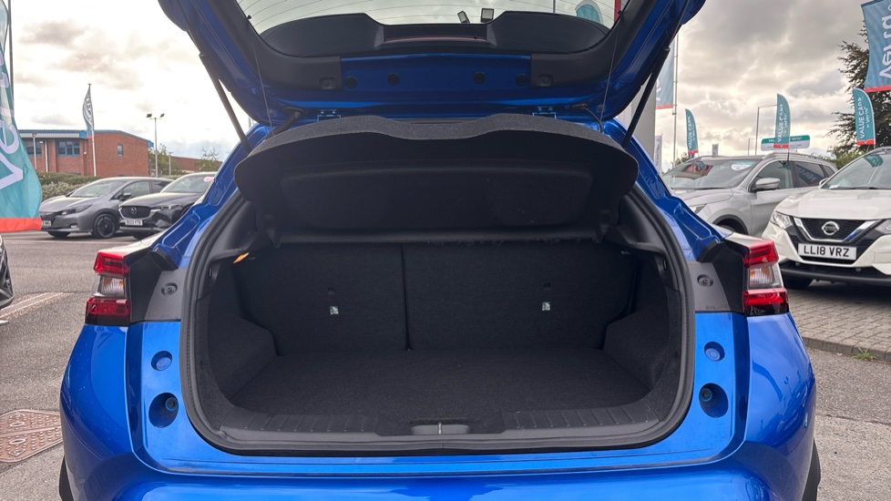 Nissan Juke 1.6 Hybrid N-Connecta 5dr Auto Hybrid Hatchback - Image 4