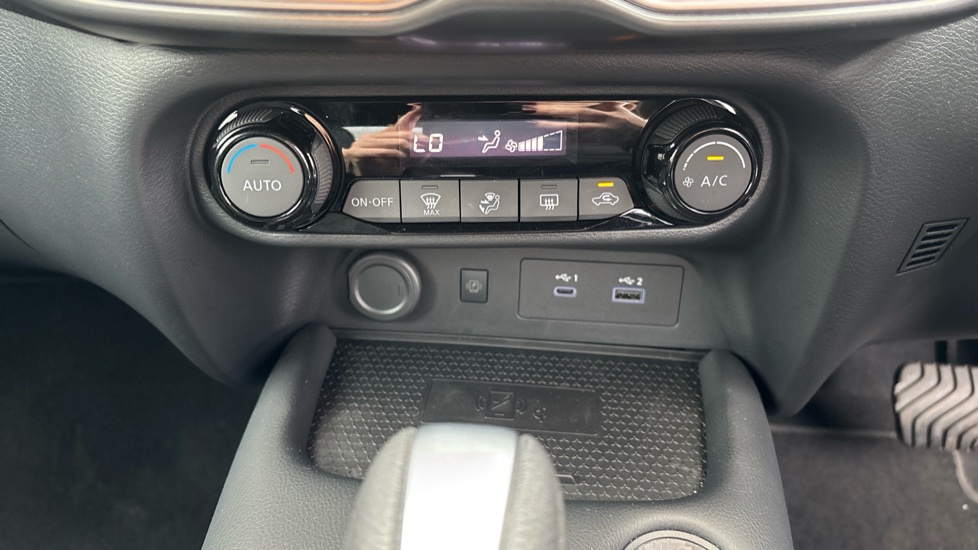 Nissan Juke 1.6 Hybrid N-Connecta 5dr Auto Hybrid Hatchback - Image 26