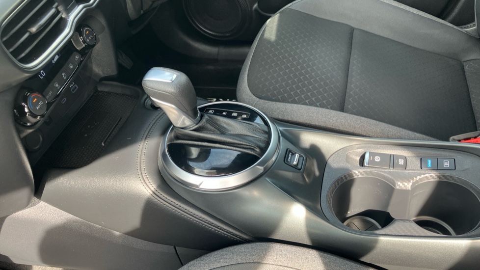 Nissan Juke 1.6 Hybrid N-Connecta 5dr Auto Hybrid Hatchback - Image 13