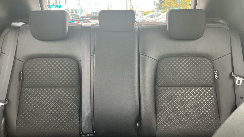 Nissan Juke 1.6 Hybrid N-Connecta 5dr Auto Hybrid Hatchback - Image 15