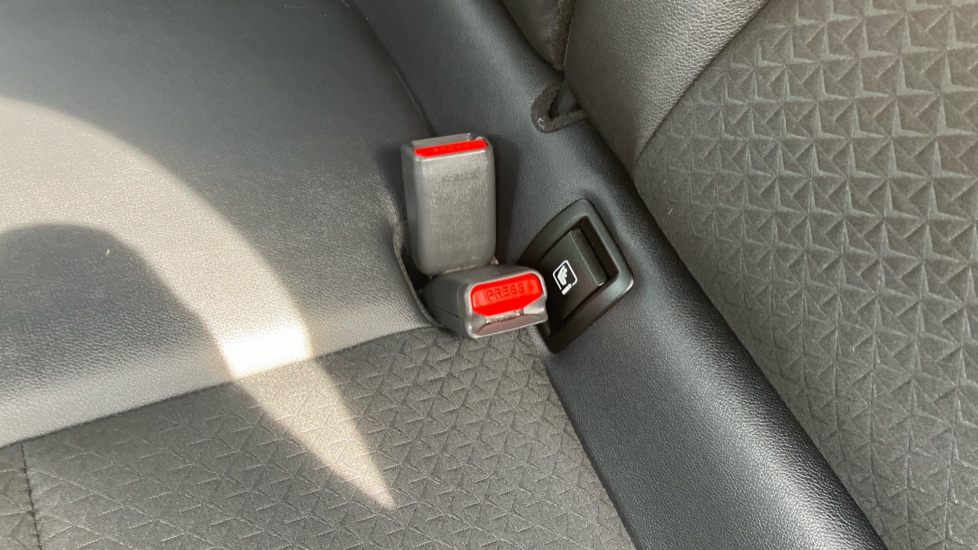 Nissan Juke 1.6 Hybrid N-Connecta 5dr Auto Hybrid Hatchback - Image 17