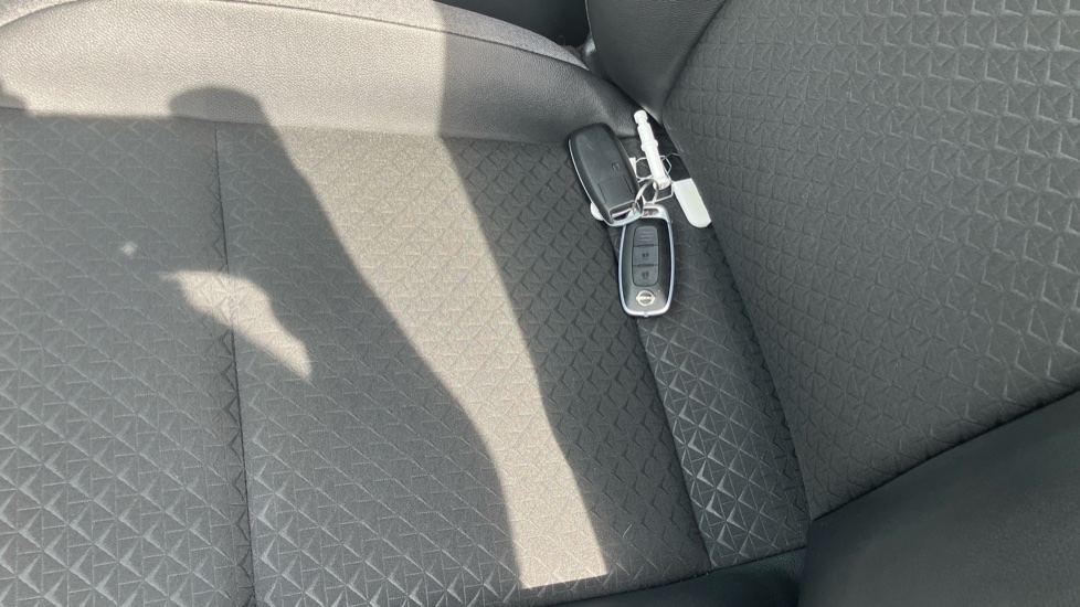 Nissan Juke 1.6 Hybrid N-Connecta 5dr Auto Hybrid Hatchback - Image 20