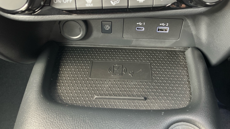 Nissan Juke 1.6 Hybrid N-Connecta 5dr Auto Hybrid Hatchback - Image 21