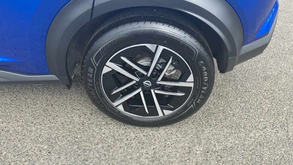 Nissan Juke 1.6 Hybrid N-Connecta 5dr Auto Hybrid Hatchback - Image 28