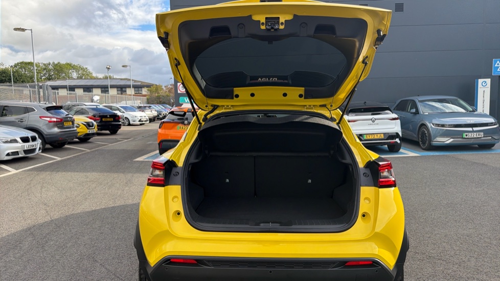 Nissan Juke 1.6 Hybrid N-Connecta 5dr Auto Hybrid Hatchback - Image 4