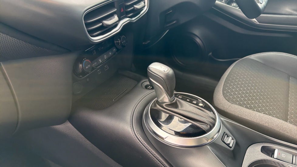 Nissan Juke 1.6 Hybrid N-Connecta 5dr Auto Hybrid Hatchback - Image 13