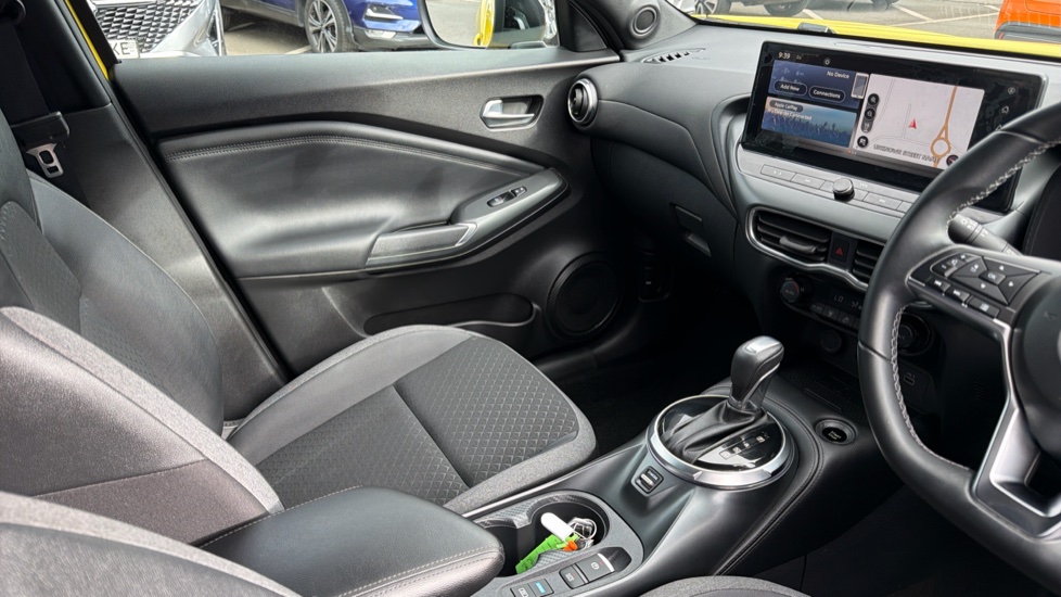 Nissan Juke 1.6 Hybrid N-Connecta 5dr Auto Hybrid Hatchback - Image 14