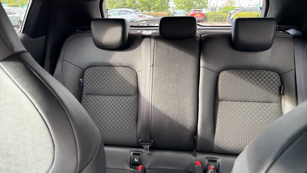 Nissan Juke 1.6 Hybrid N-Connecta 5dr Auto Hybrid Hatchback - Image 15