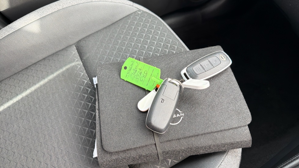 Nissan Juke 1.6 Hybrid N-Connecta 5dr Auto Hybrid Hatchback - Image 19