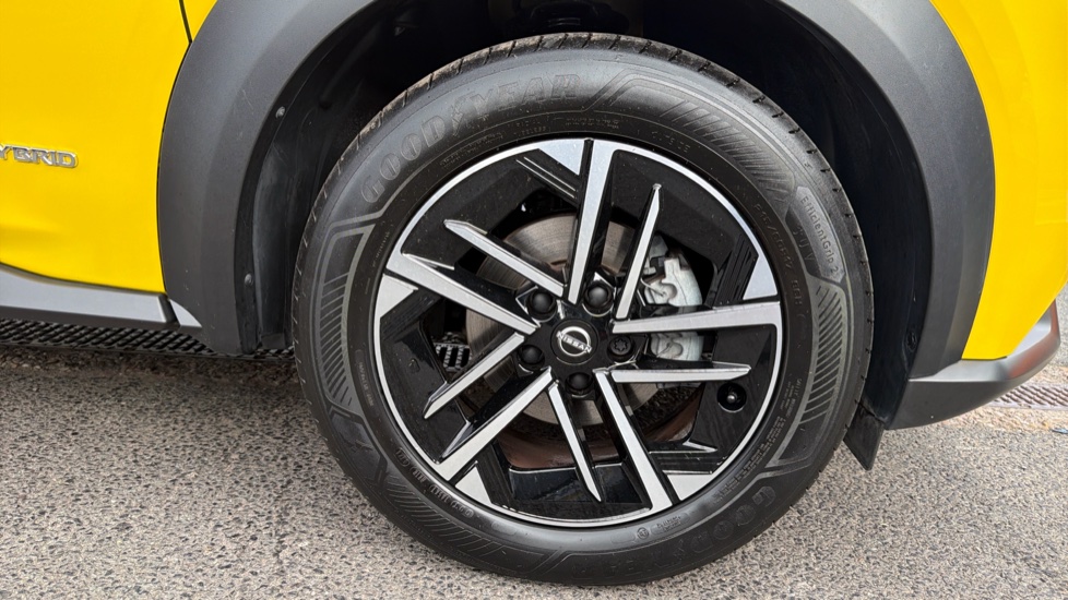 Nissan Juke 1.6 Hybrid N-Connecta 5dr Auto Hybrid Hatchback - Image 22