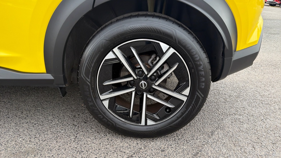 Nissan Juke 1.6 Hybrid N-Connecta 5dr Auto Hybrid Hatchback - Image 24